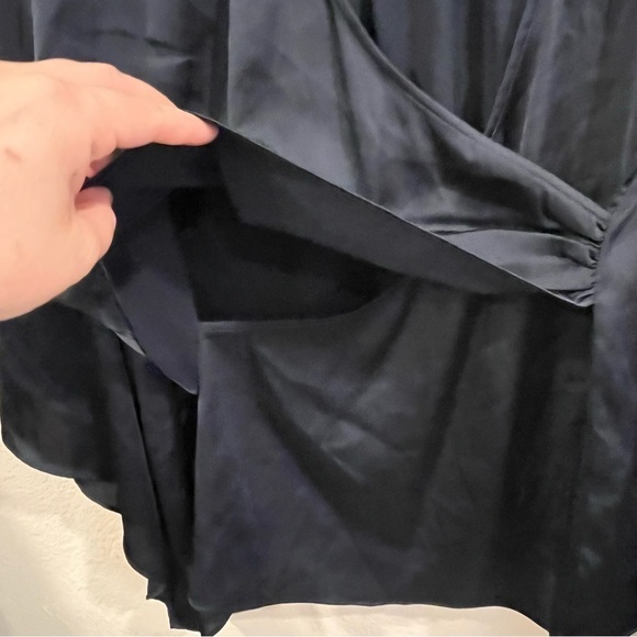 New Ramy Brook navy blue size medium surplice long sleeve flowy blouse - Picture 7 of 10